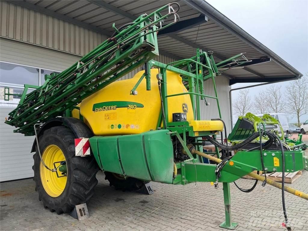 John Deere 740 Trailed sprayers