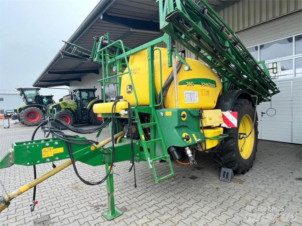 John Deere 740 Trailed sprayers