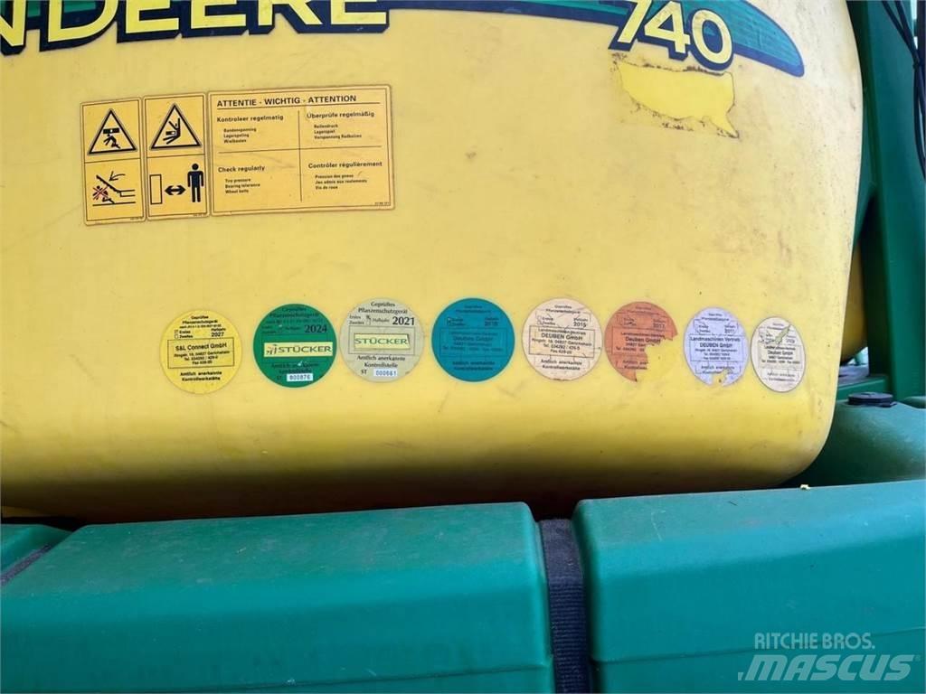 John Deere 740 Trailed sprayers