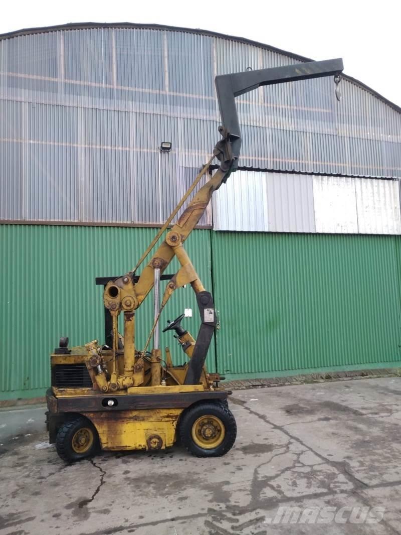 Takraf mit Kranarm Farm machinery