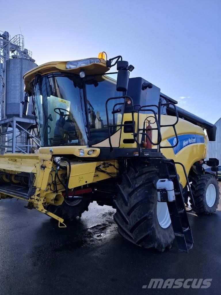 New Holland CX 840 Combine harvesters