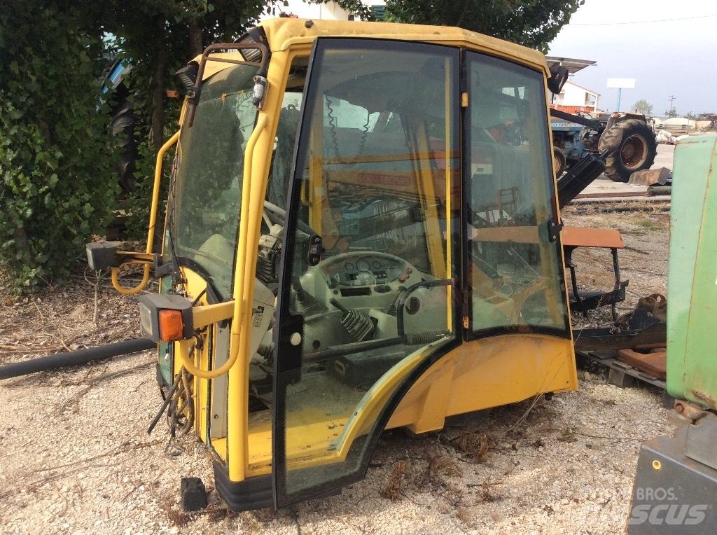 Komatsu W93r Cabins and interior
