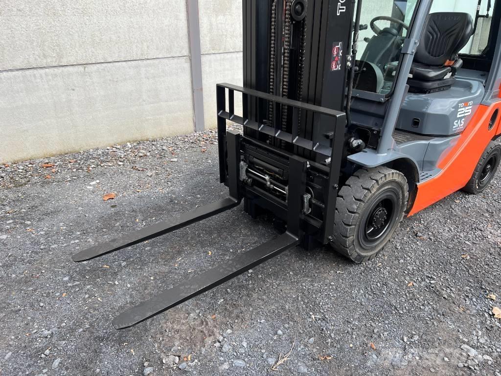 Toyota 02-8 FDF 25 Diesel trucks