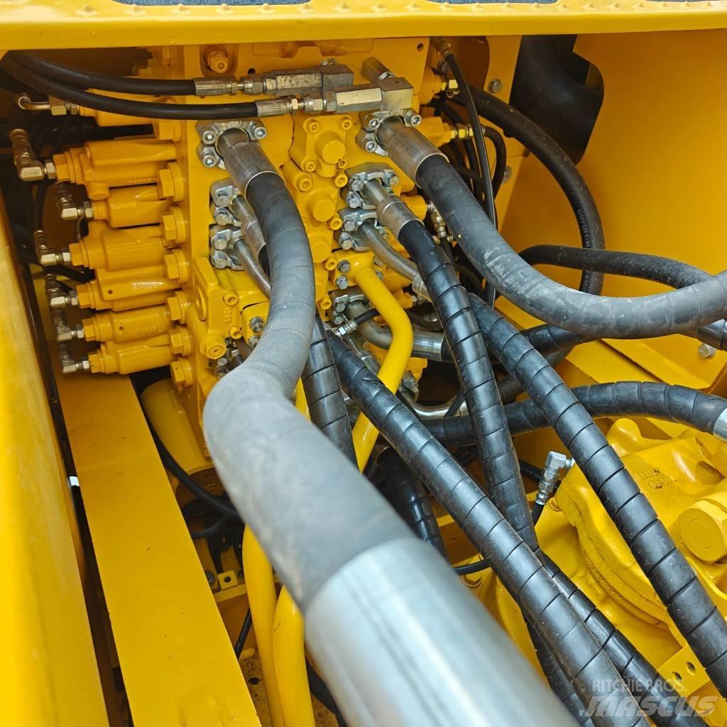 Komatsu 220-8MO Crawler excavators