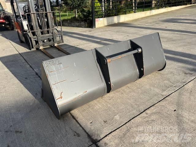 Manitou Bucket Telescopic handlers