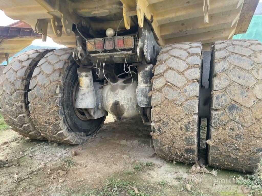 Komatsu HD 605-7 Rigid dump trucks
