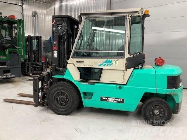 Mitsubishi FD40 Diesel trucks