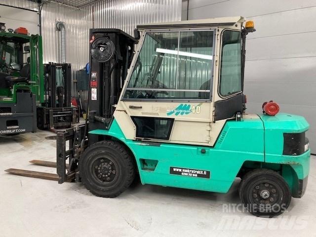 Mitsubishi FD40 Diesel trucks
