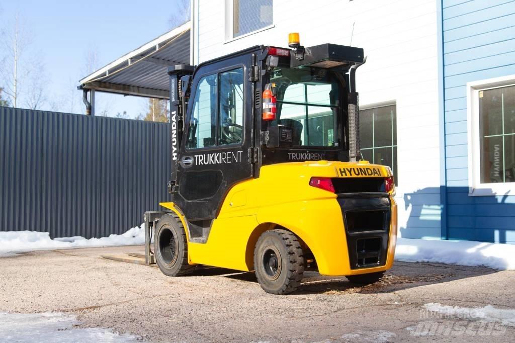 Hyundai 35 DA-9 Diesel trucks