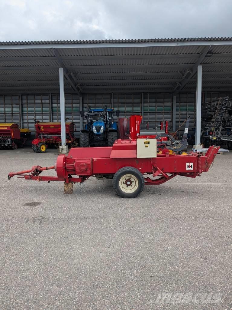 International 430 T Square balers
