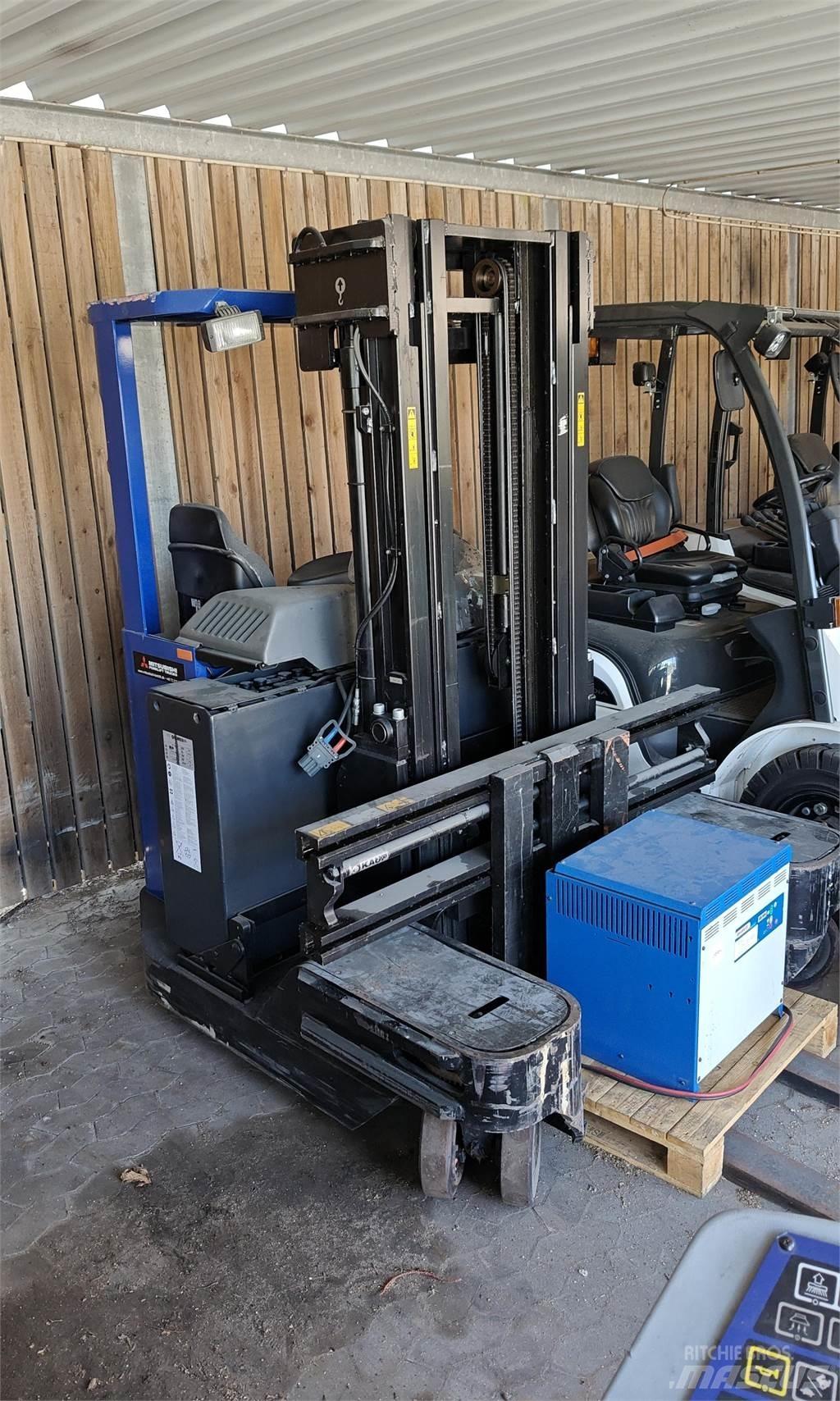 Rocla TEM25 4-way reach truck