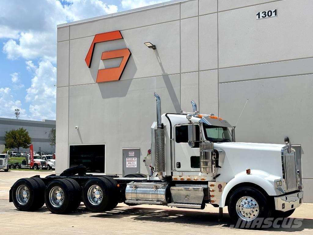 Kenworth W 900 Prime Movers