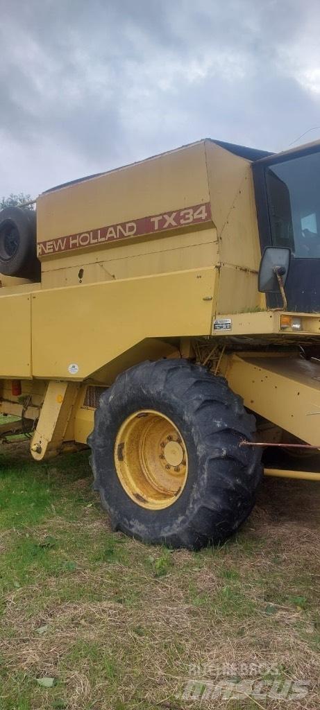New Holland TX 34 Combine harvesters