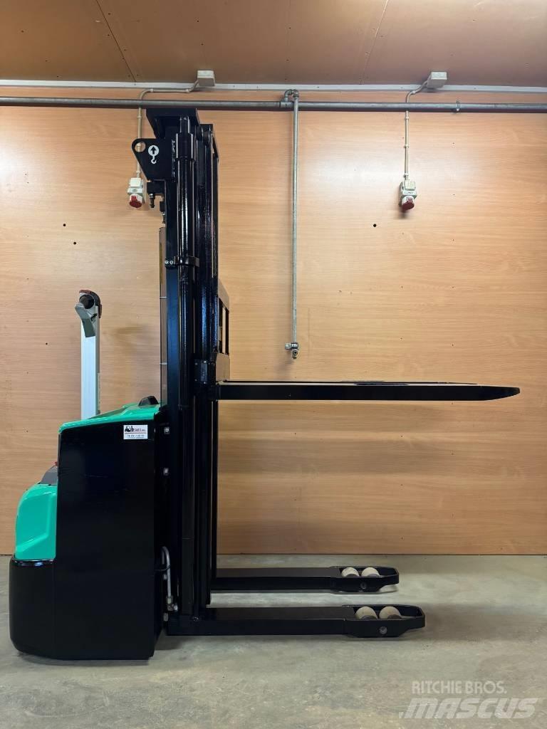 Mitsubishi SBP 12 N2 Pedestrian stacker