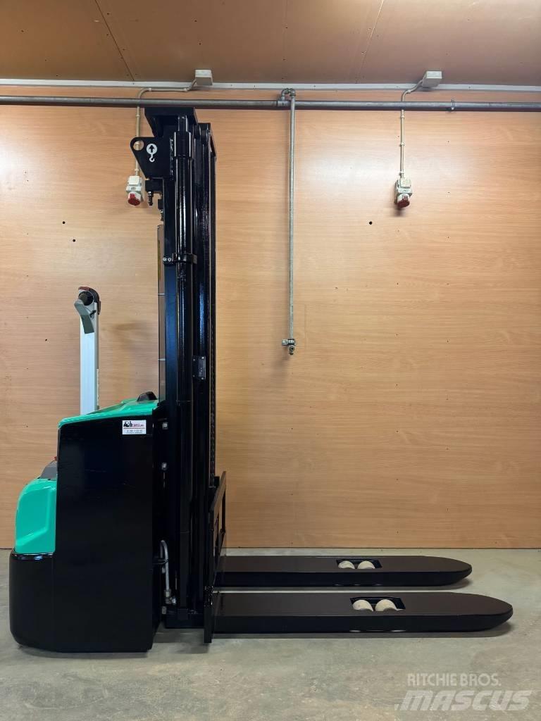 Mitsubishi SBP 12 N2 Pedestrian stacker