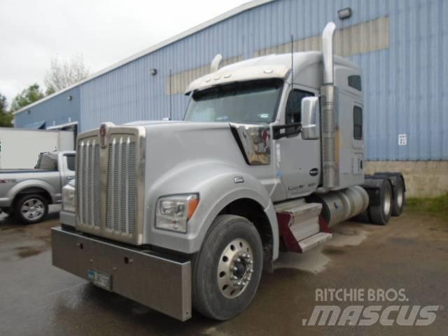 Kenworth W 990 Prime Movers