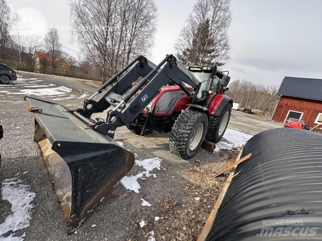 Valtra T 202 Tractors