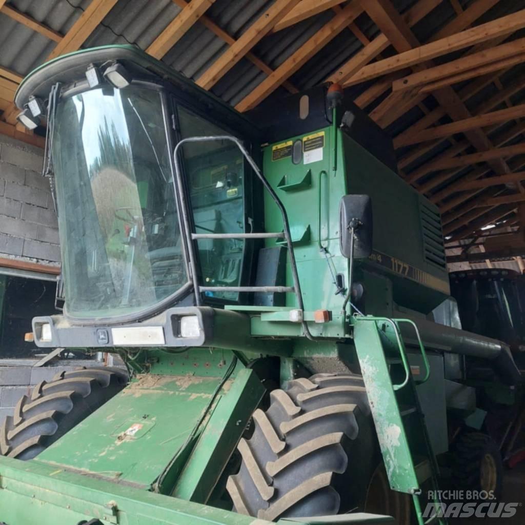 John Deere 1177 Combine harvesters
