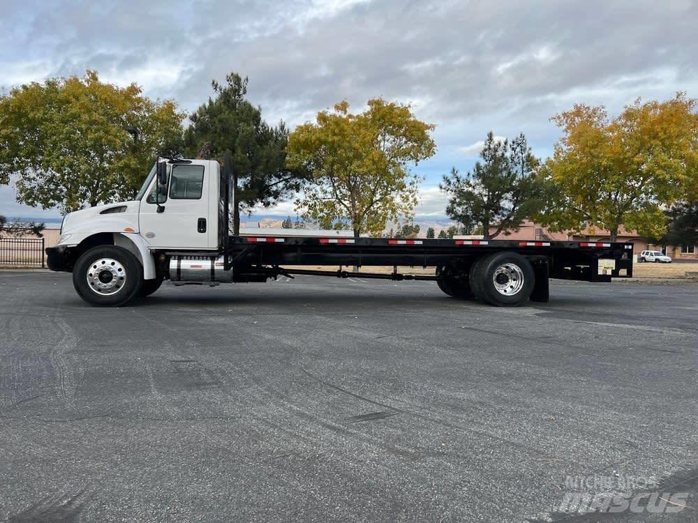 International 4300 Flatbed / Dropside trucks