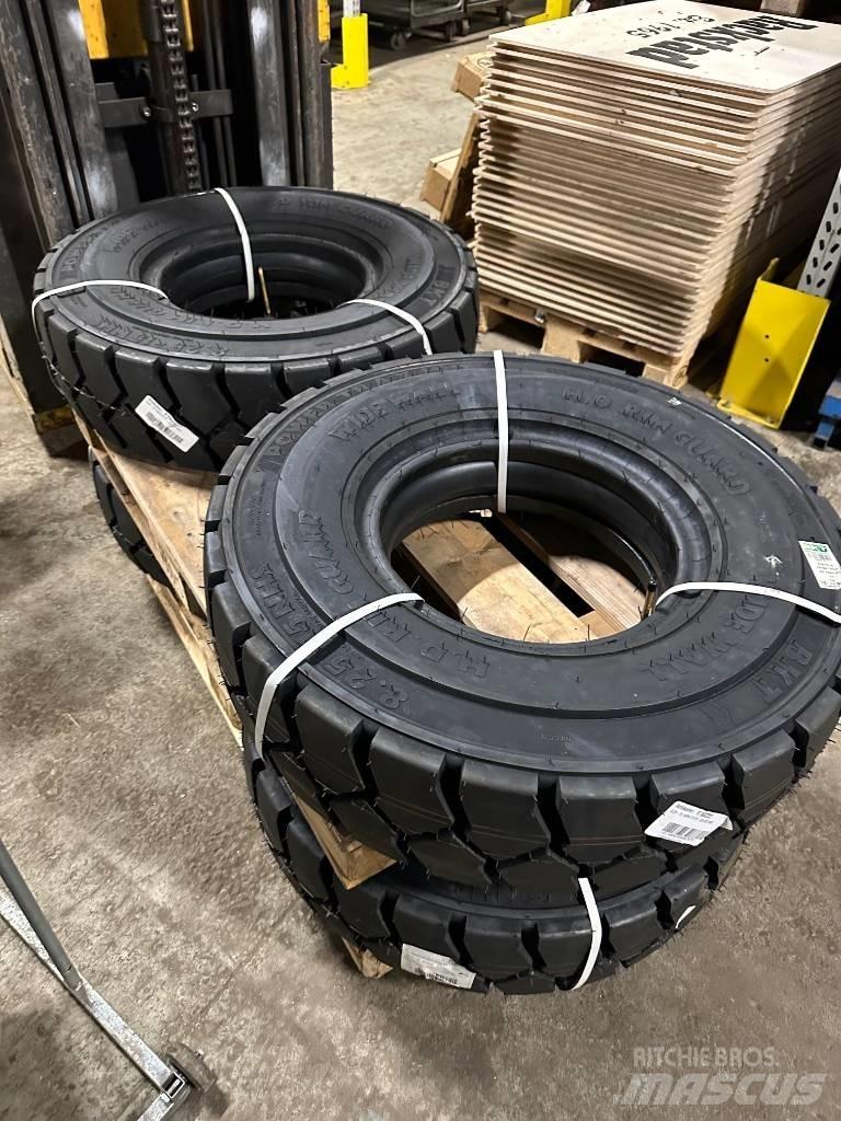  NYA Däck Truck Tyres, wheels and rims