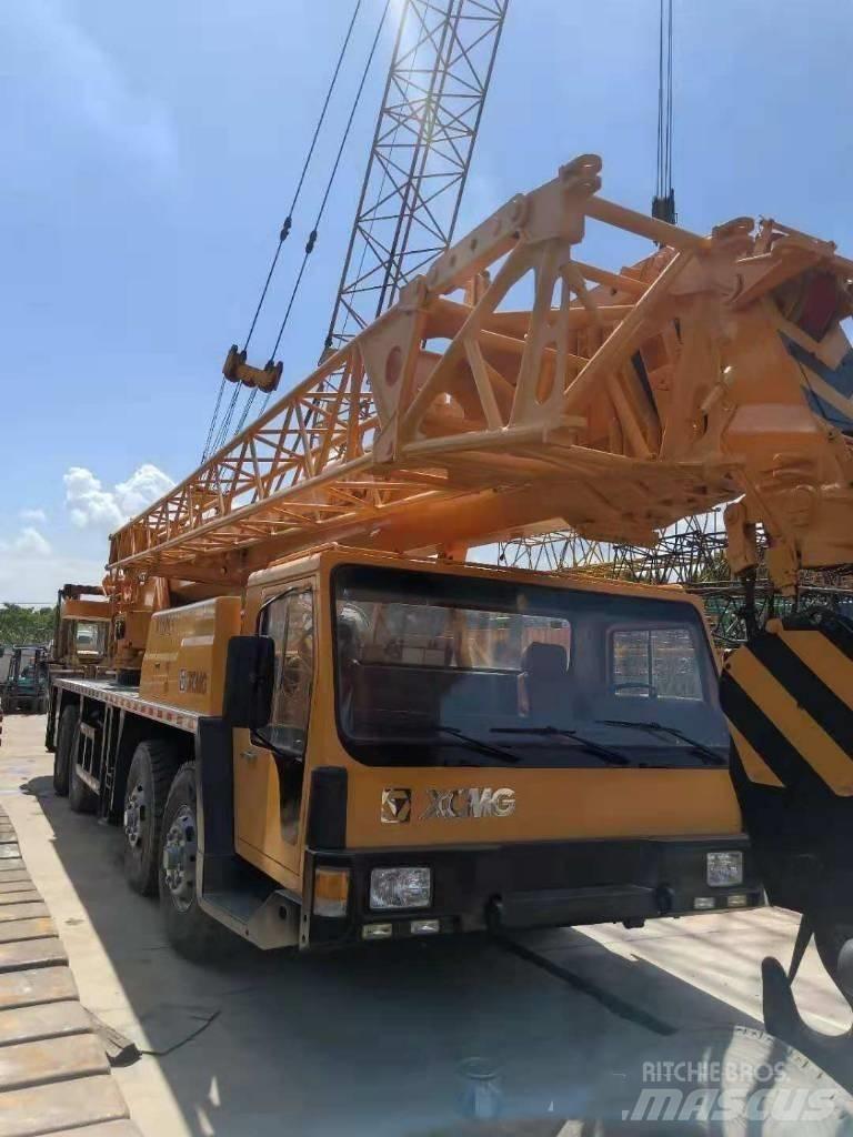 XCMG 50 Track mounted cranes