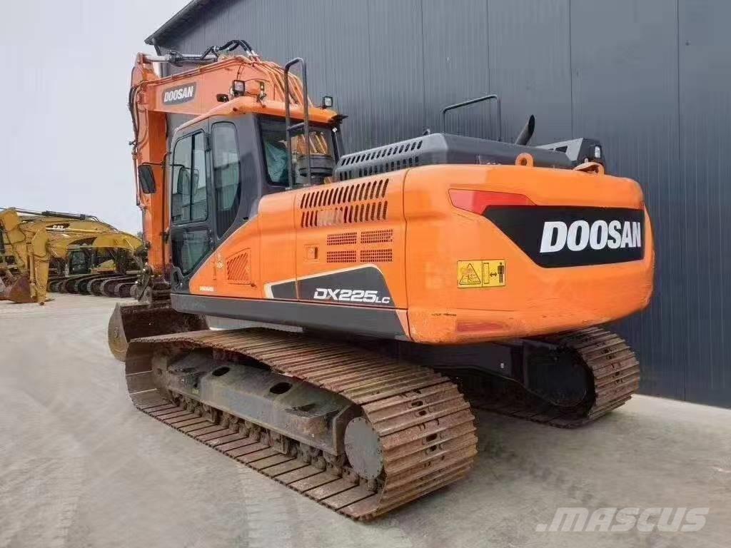 Doosan DX 225 LC Crawler excavators