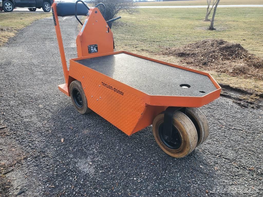 Taylor-Dunn SC100 Tow truck