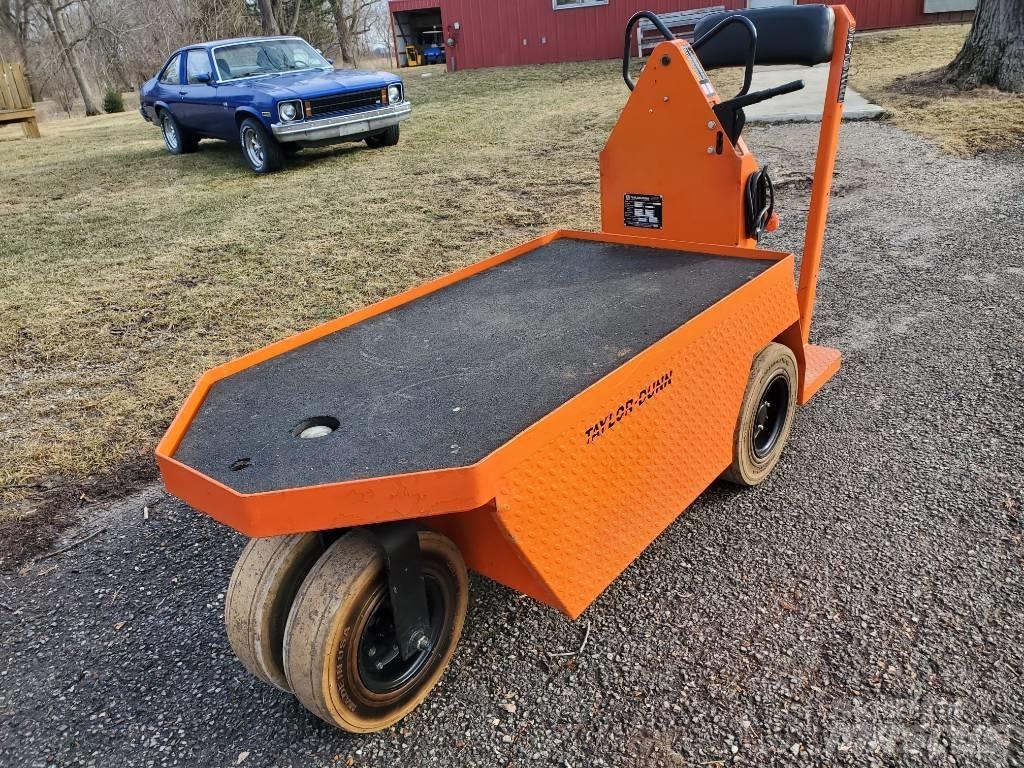 Taylor-Dunn SC100 Tow truck