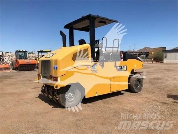 CAT CW16 Pneumatic tired rollers