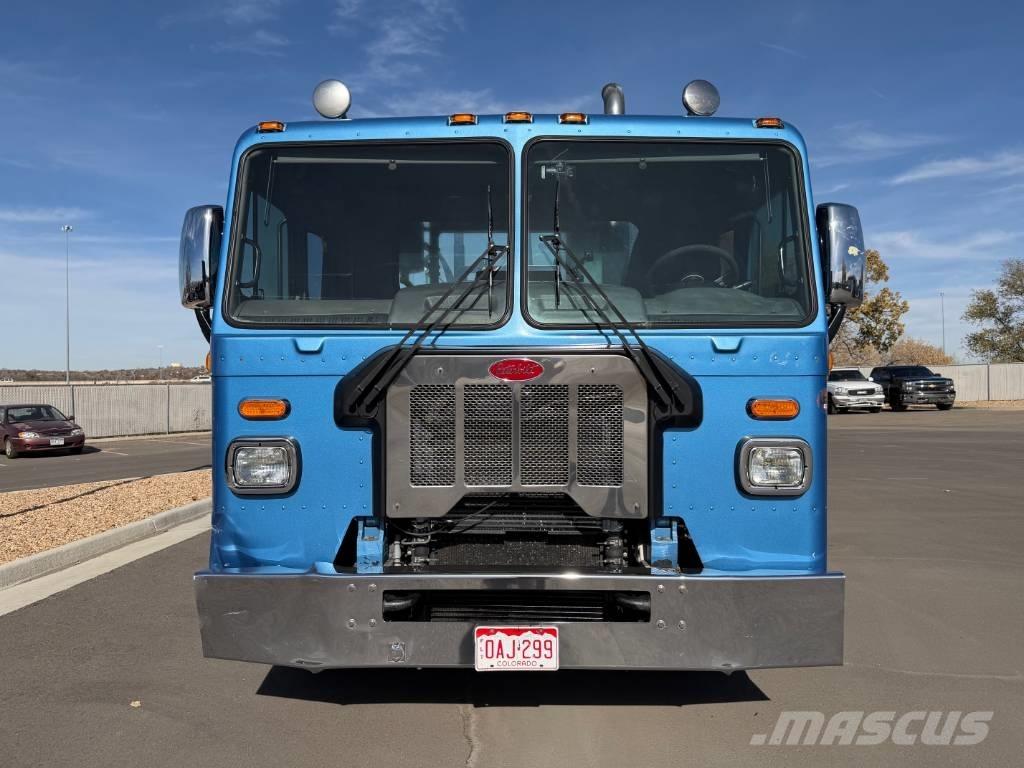 Peterbilt 320 Demountable trucks