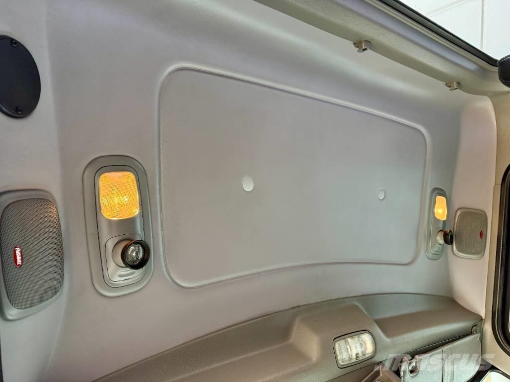 Peterbilt 389 Prime Movers