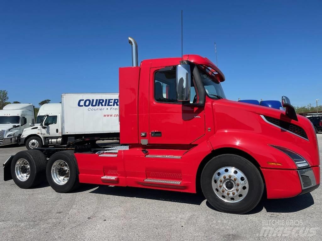 Volvo VNL64T300 Prime Movers