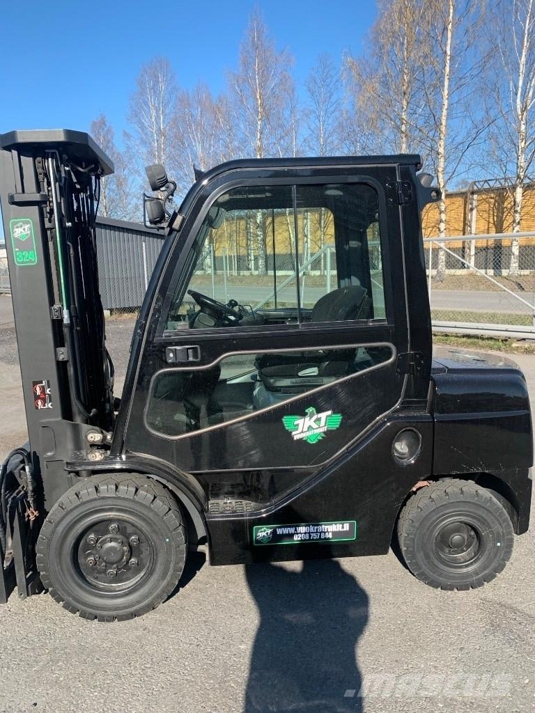 Toyota 02-8 FDF 30 Diesel trucks