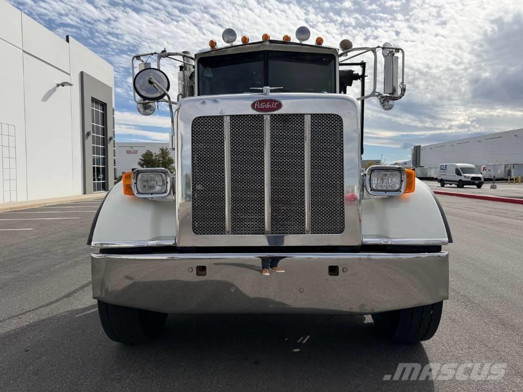 Peterbilt 365 Demountable trucks