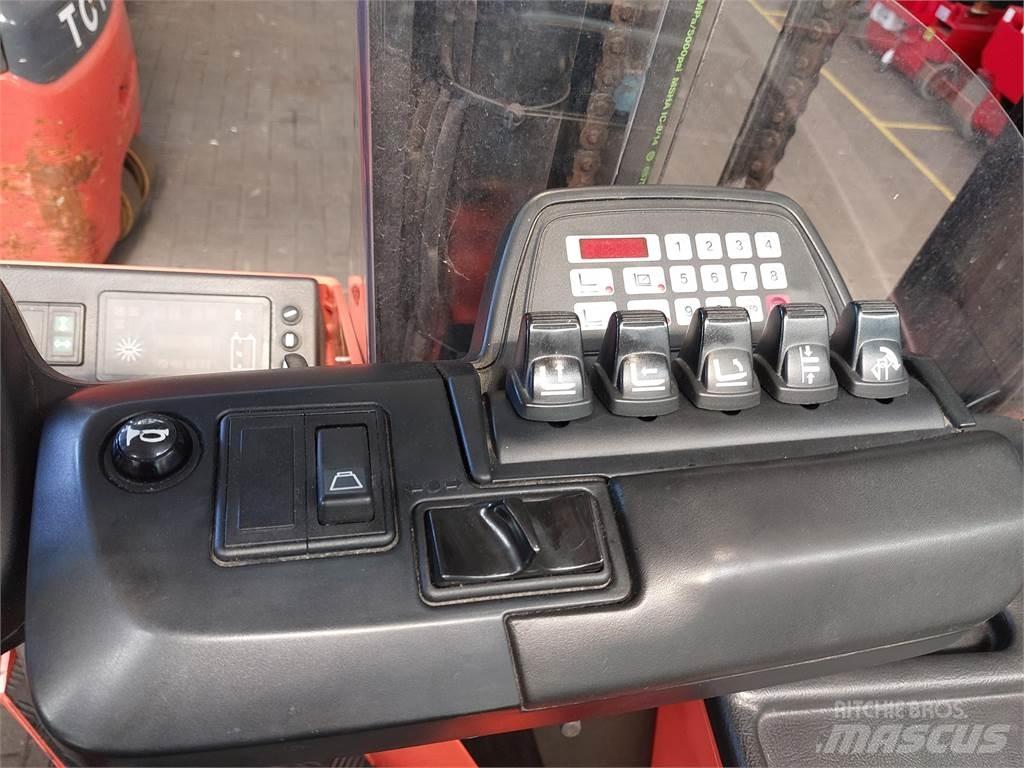 Toyota FRE270 4-way reach truck