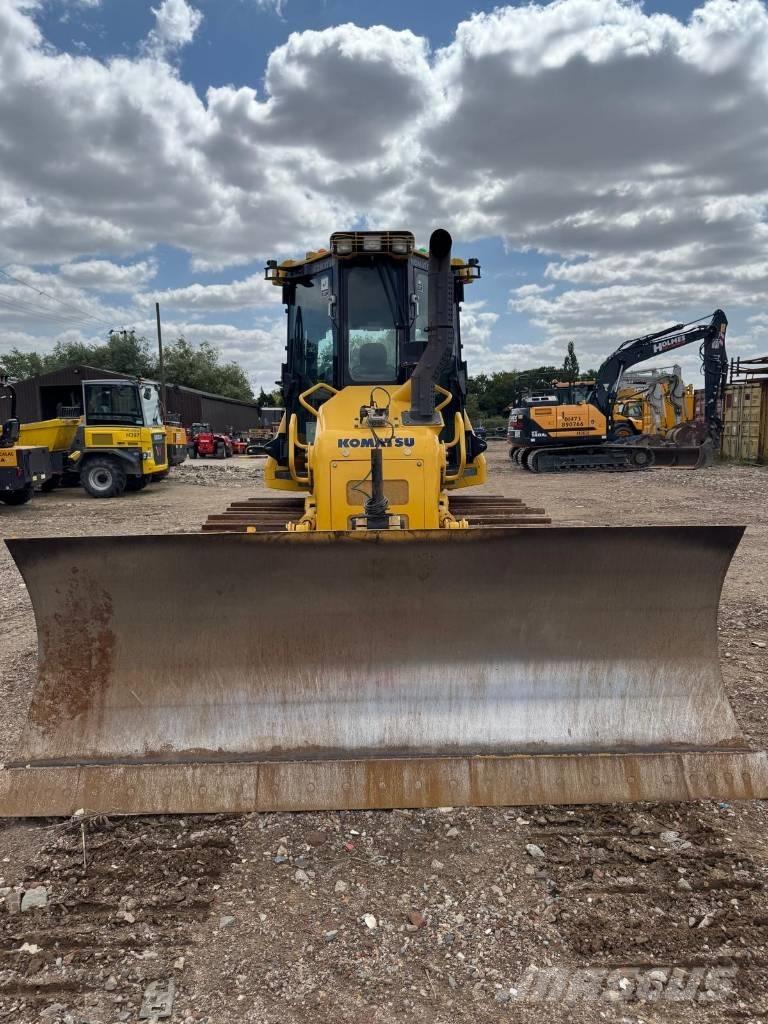 Komatsu D51PX-24 Crawler dozers