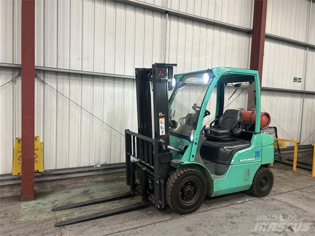 Mitsubishi FG25N LPG trucks