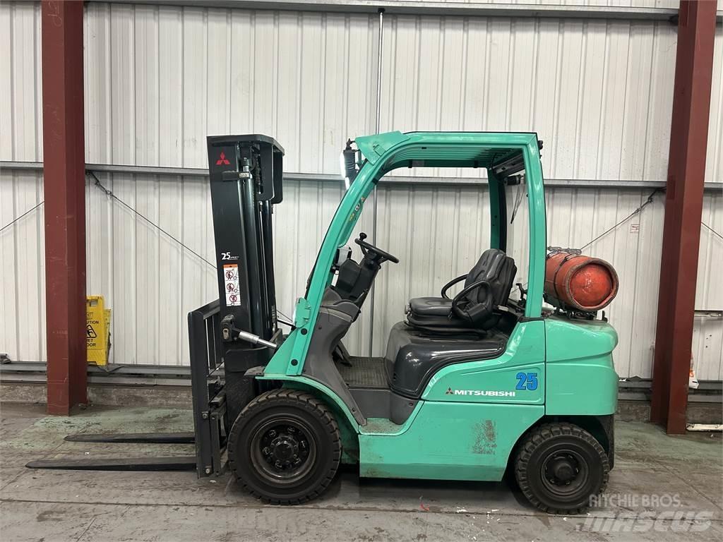 Mitsubishi FG25N LPG trucks