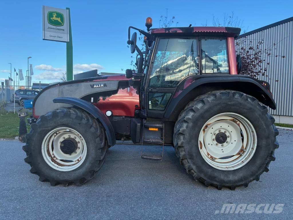Valtra Traktor T 140 Tractors