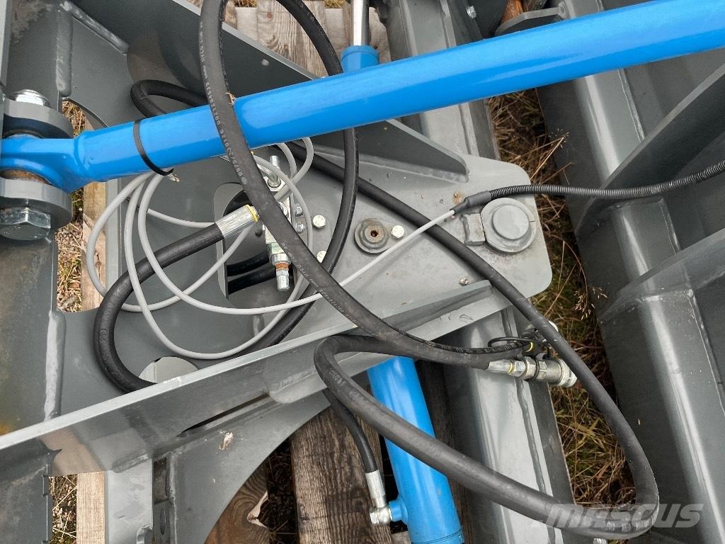 Snowek A320 Snow blades and plows