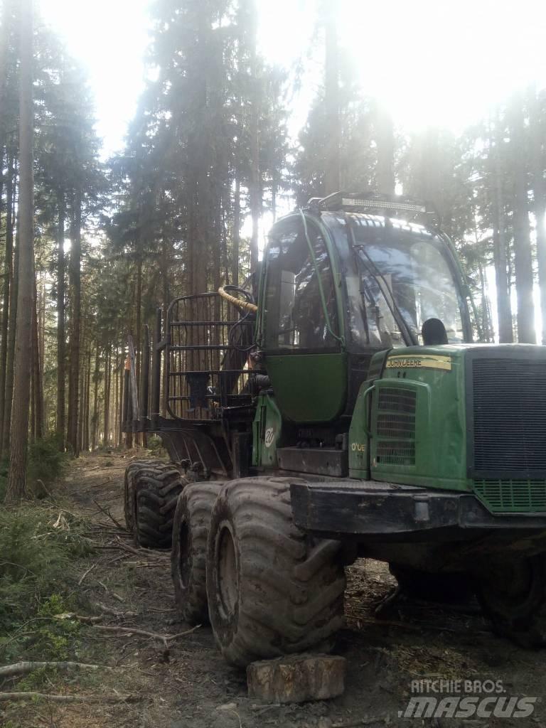 John Deere 1010 E Forwarders