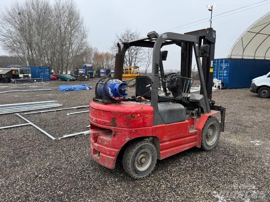 Manitou CG 30 P LPG trucks