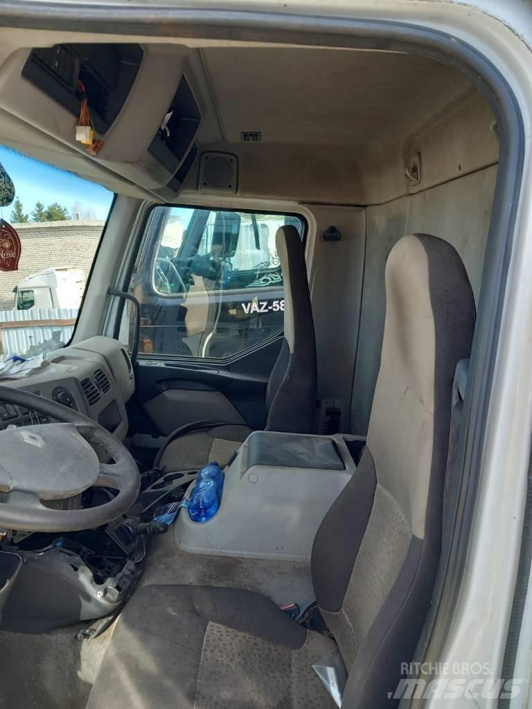 Renault Midlum 240 Cabins and interior