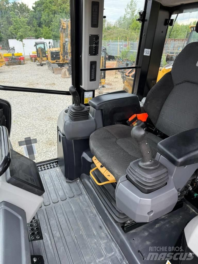 CAT 953 - 12 Crawler loaders