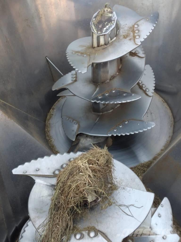 Faresin Twinner 16 Feed mixer