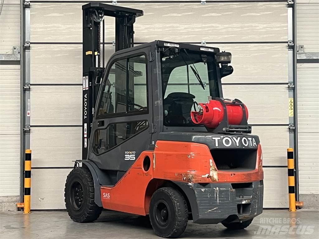 Toyota 8FGJF35 LPG trucks
