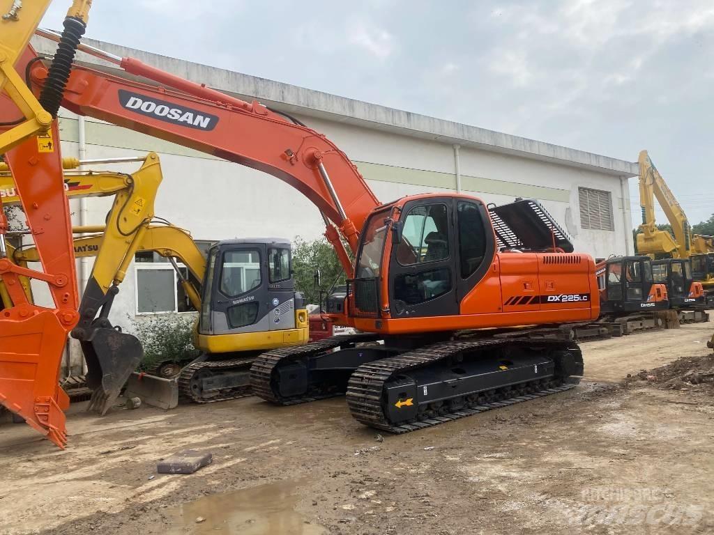 Doosan DX225LC Crawler excavators
