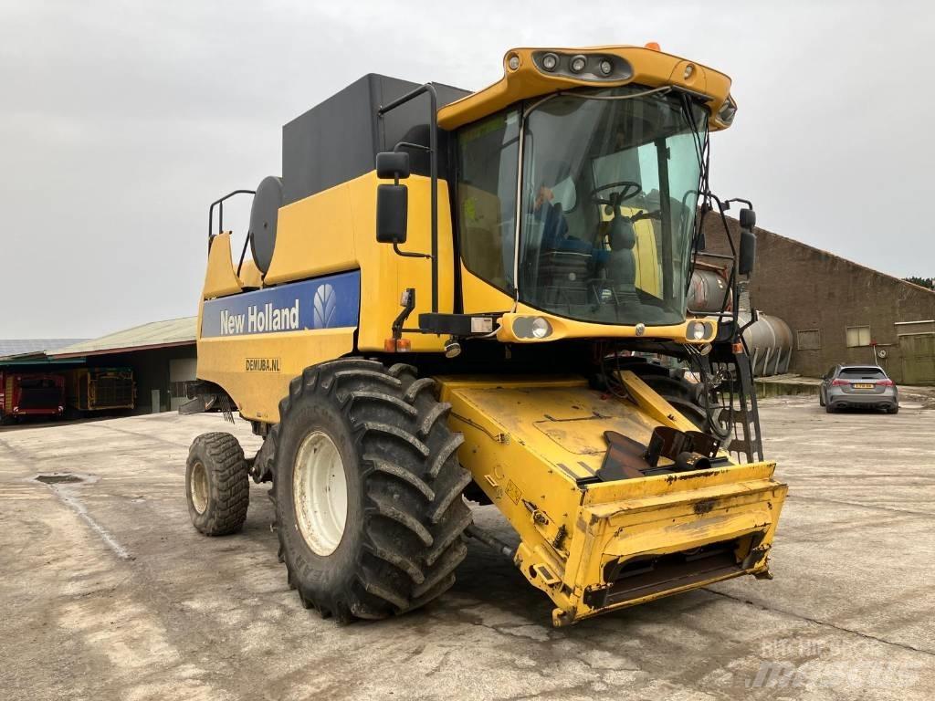 New Holland CS 6080 Combine harvesters