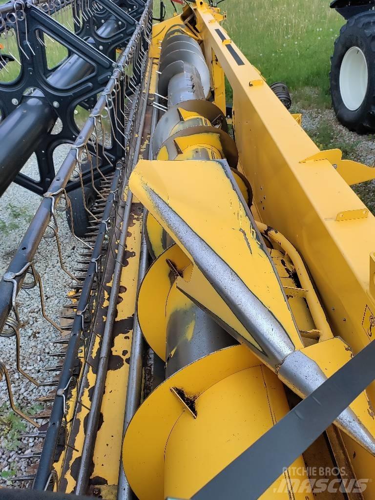 New Holland CX 8070 Combine harvesters