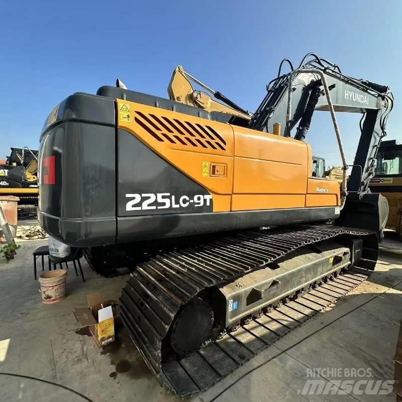 Hyundai R225 Crawler excavators